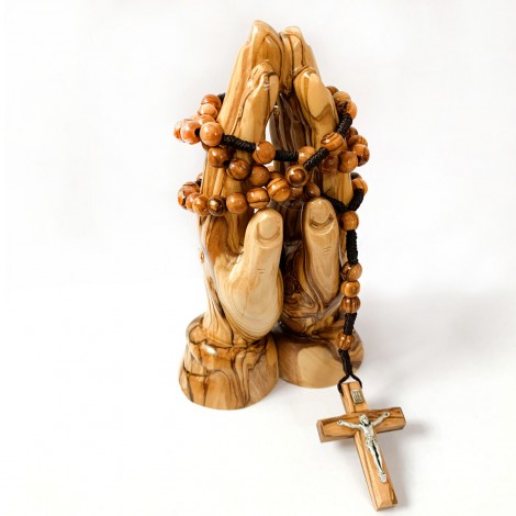 Stojak na różaniec, drewniane ręce złożone do modlitwy z drzewa oliwnego z ziemi świętej